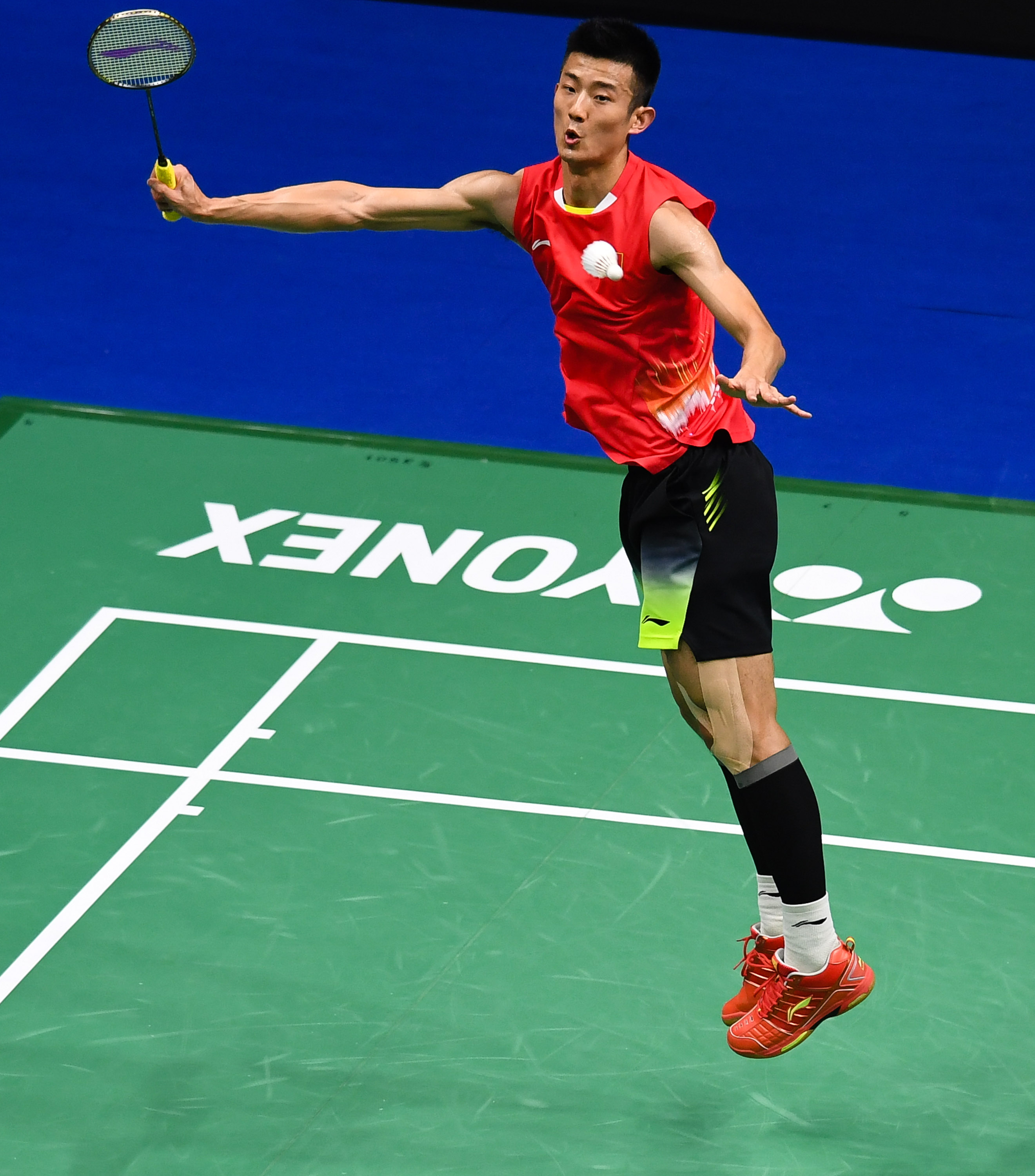 英格兰羽毛球队碾压中国羽毛球队，谌龙高光表现