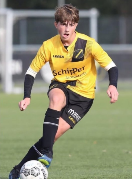 泰国羽毛球队完胜日本羽毛球队,辛杜完成帽子戏法 泰国羽毛球队完胜日本羽毛球队,辛杜完成帽子戏法