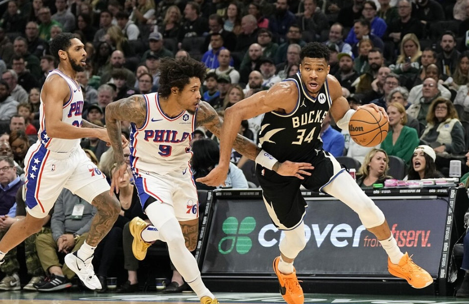 法国男篮绝地反击凯尔特人，艾顿三分雨点燃全场