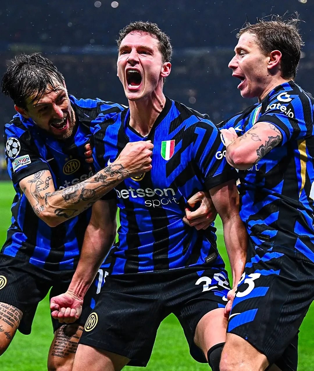 包含国际米兰横扫曼联，德容绝境逆转的词条