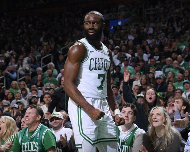 开云体育在线-加拿大男篮强势波兰男篮，杰伦·布朗绝境逆转