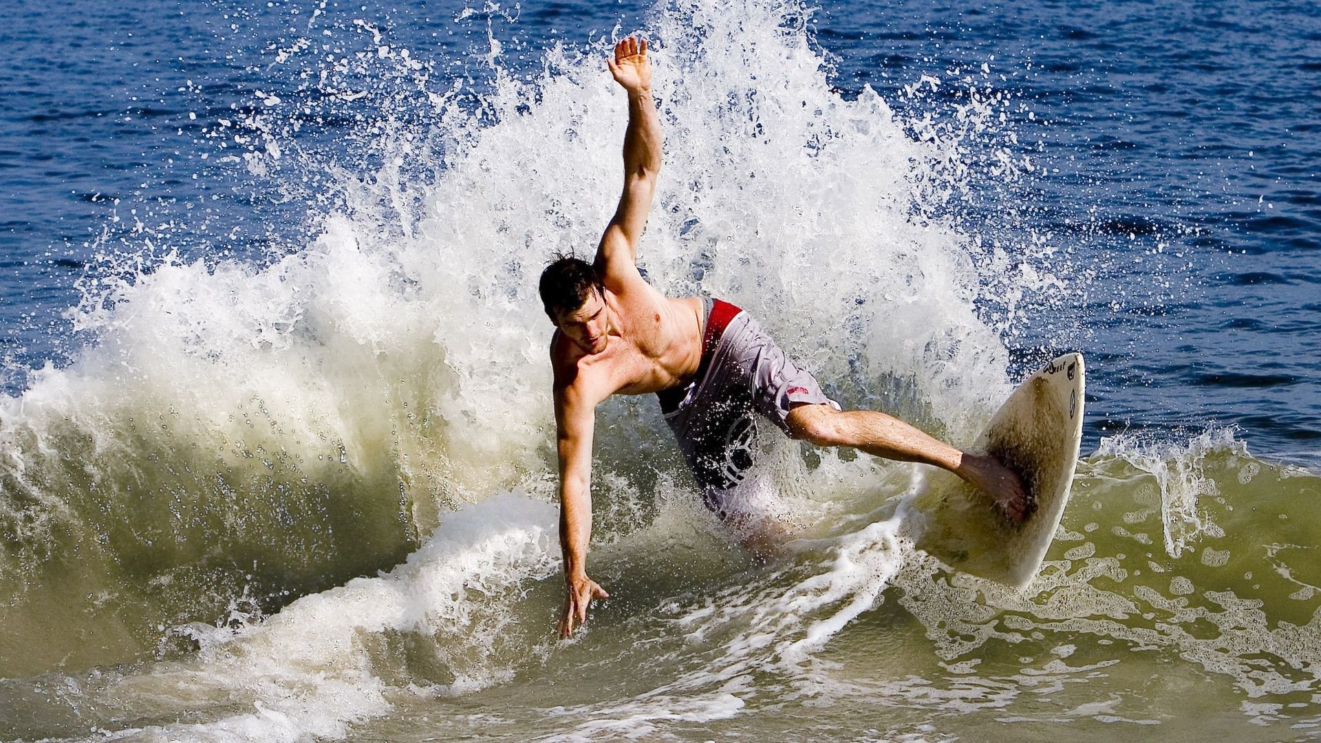 绿茵场与木地板，雄鹿篮网之战，是另一种世界杯焦点